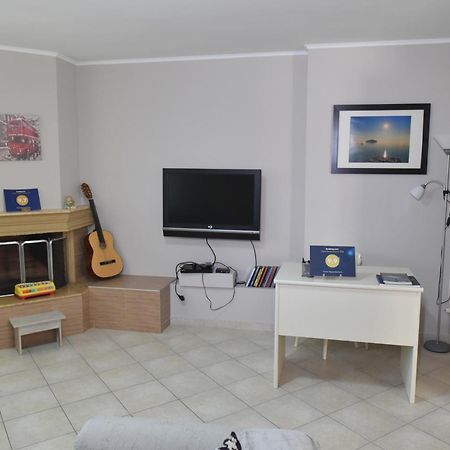 Fanis Apartment Lechaio Eksteriør bilde
