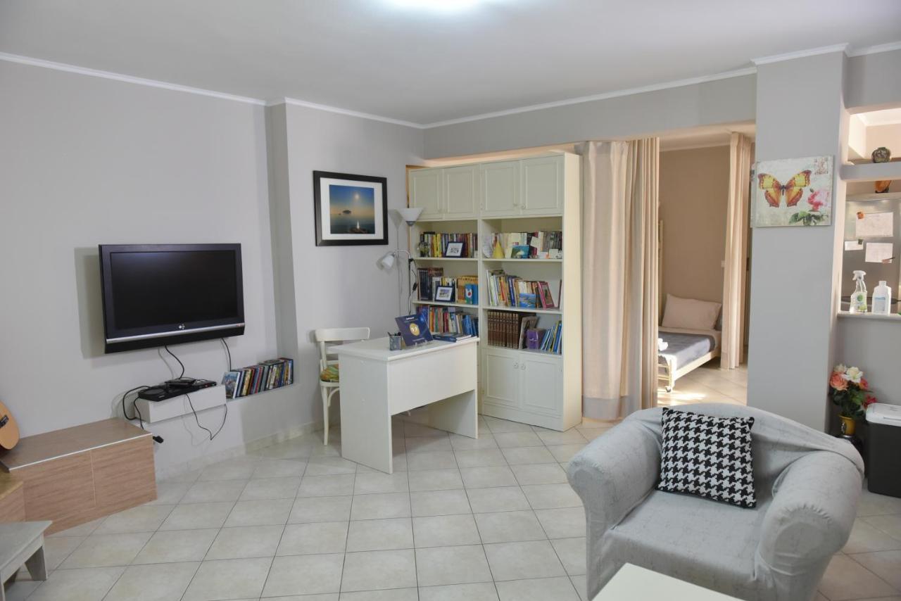 Fanis Apartment Lechaio Eksteriør bilde