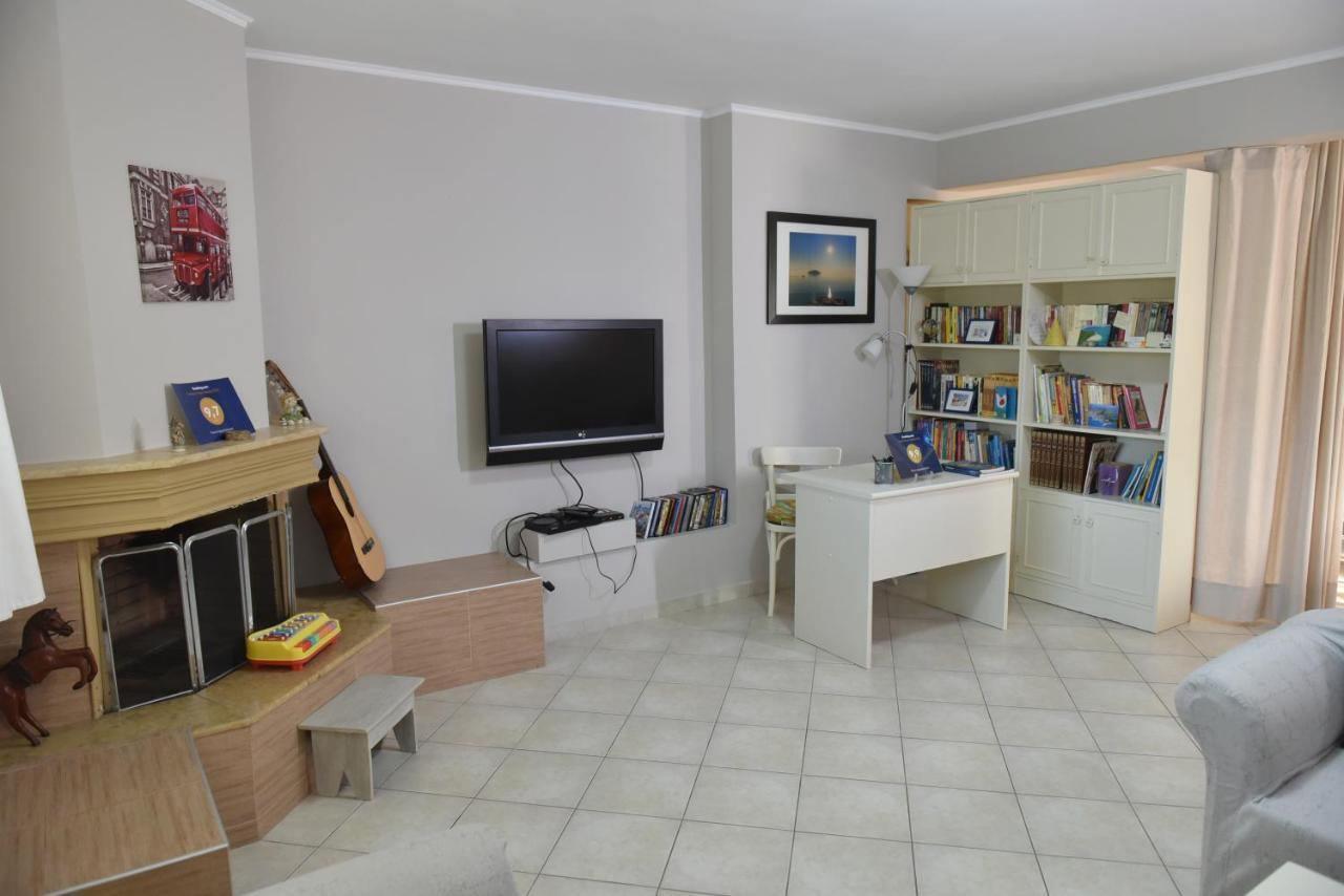 Fanis Apartment Lechaio Eksteriør bilde